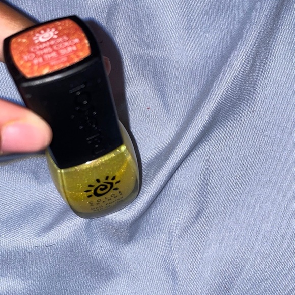 Yellow Color change nail polish orange del sol - Picture 1 of 4
